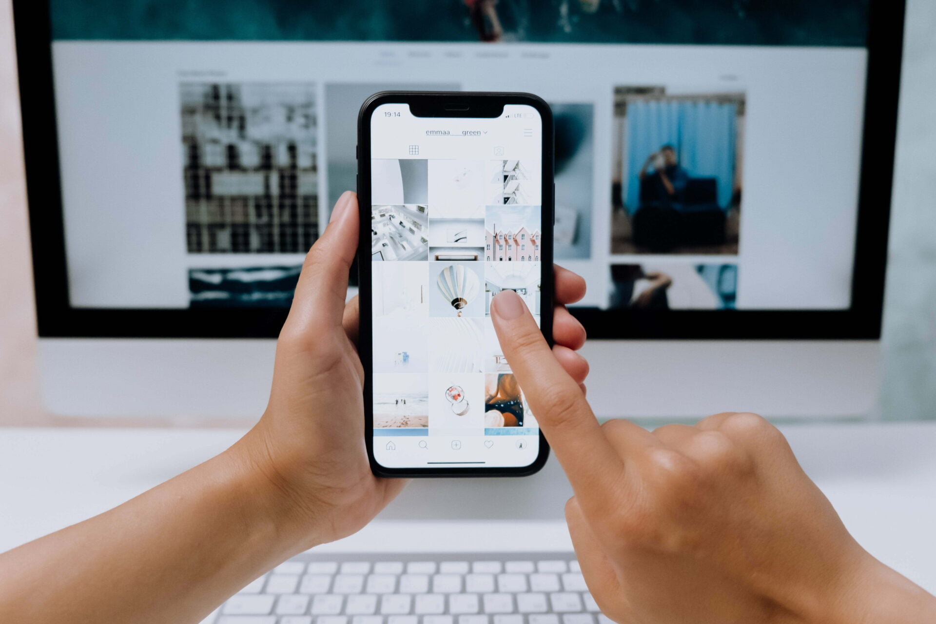 Pour tirer profit des avantages apportés par les réseaux sociaux, il est important de mettre en place une stratégie social media.
