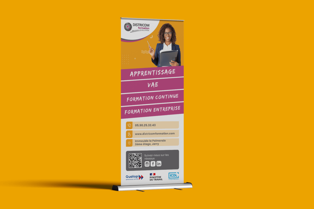 Une bannière Création Roll up sur fond orange vif conçue par Districom.